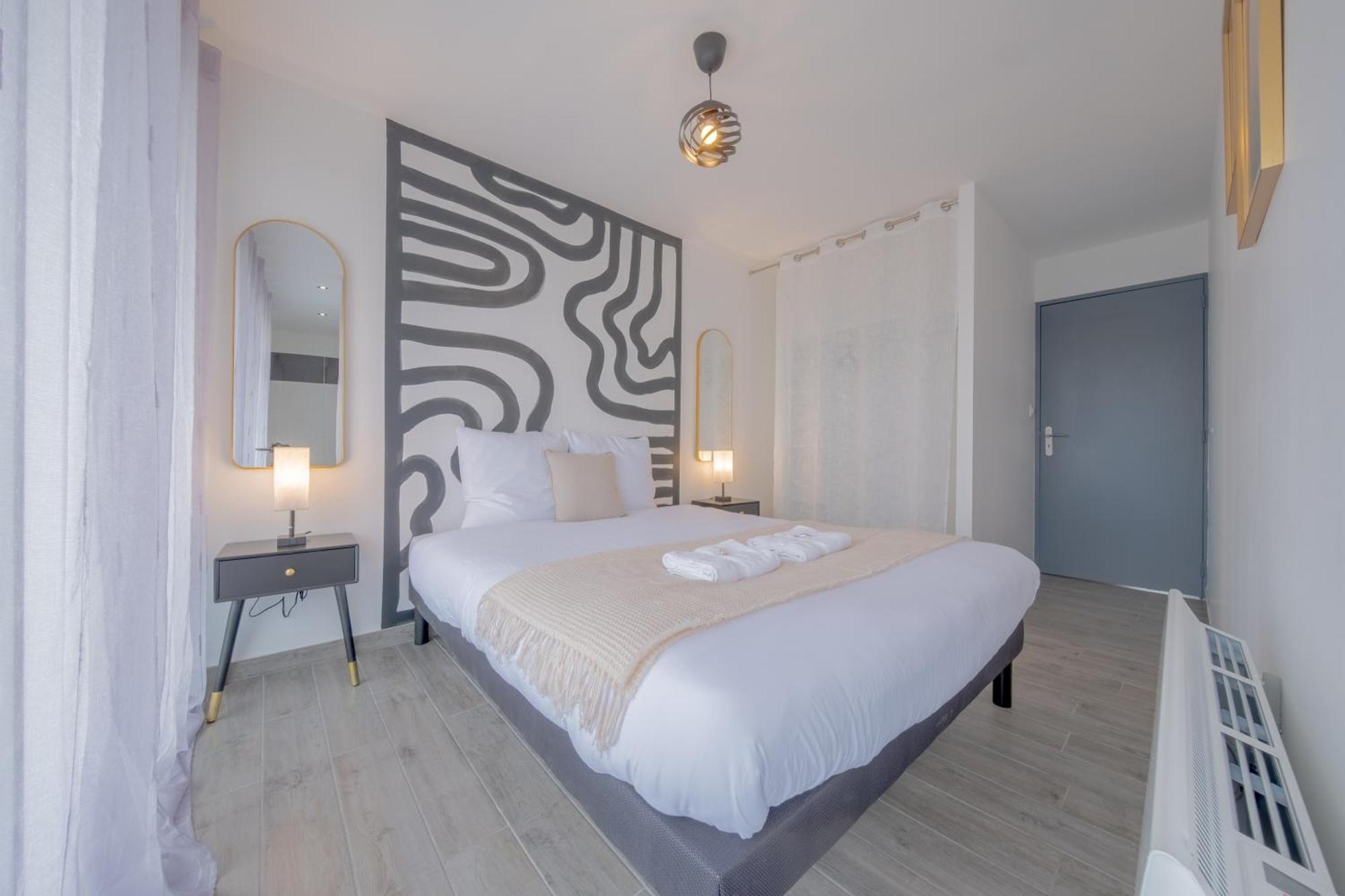 Le Trianon - Parking Prive Apartman Reims Kültér fotó