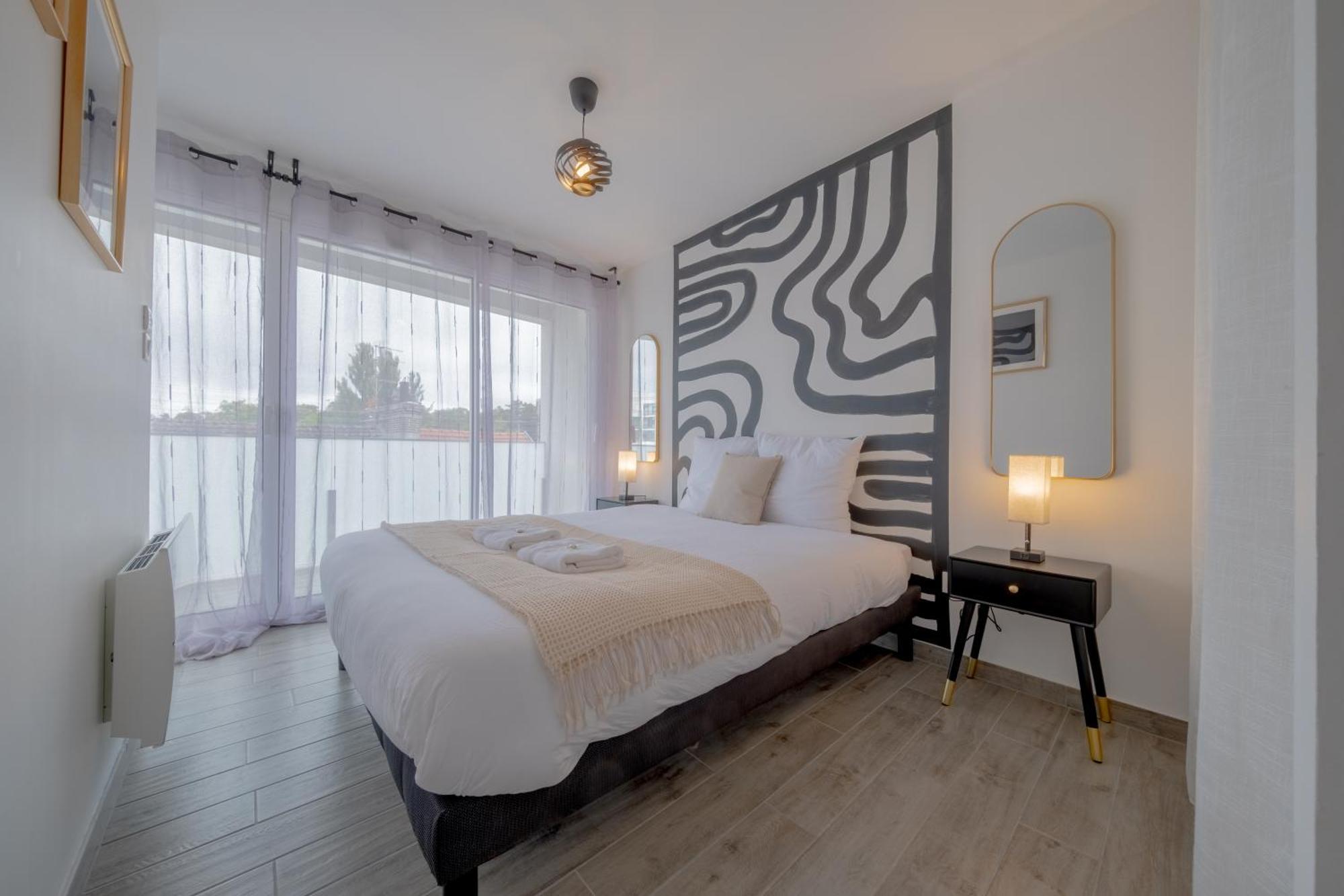 Le Trianon - Parking Prive Apartman Reims Kültér fotó