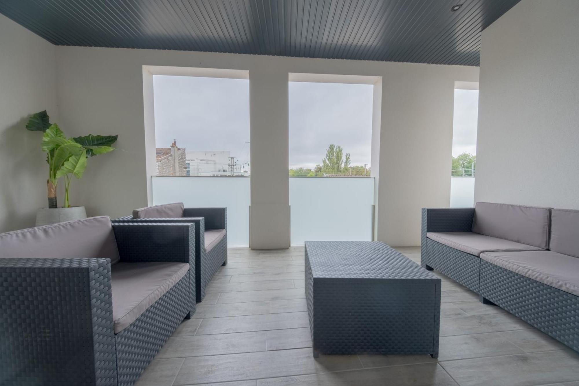 Le Trianon - Parking Prive Apartman Reims Kültér fotó