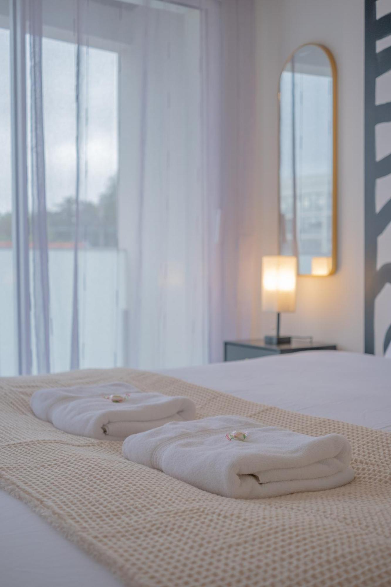 Le Trianon - Parking Prive Apartman Reims Kültér fotó
