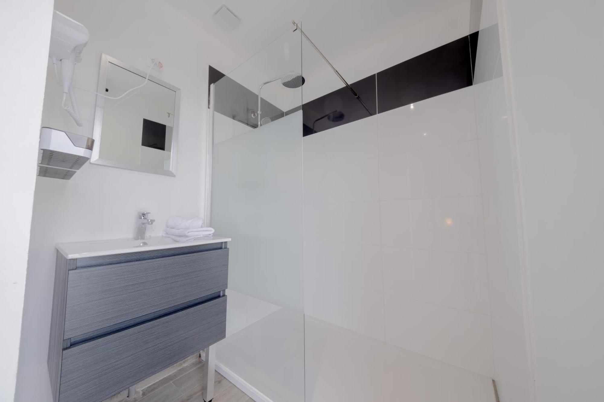 Le Trianon - Parking Prive Apartman Reims Kültér fotó